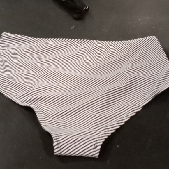 NWOT Woman Suit Bottoms XL. NWOT - Picture 2 of 4